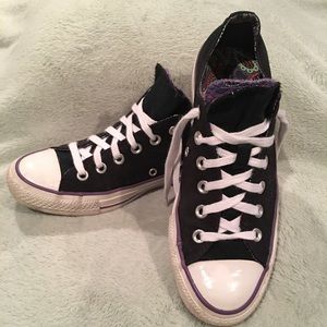 Woman’s converse sneakers